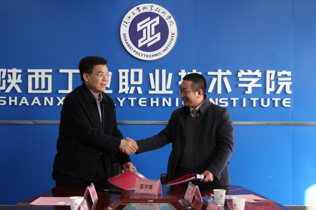 双方签署了校企合作协议