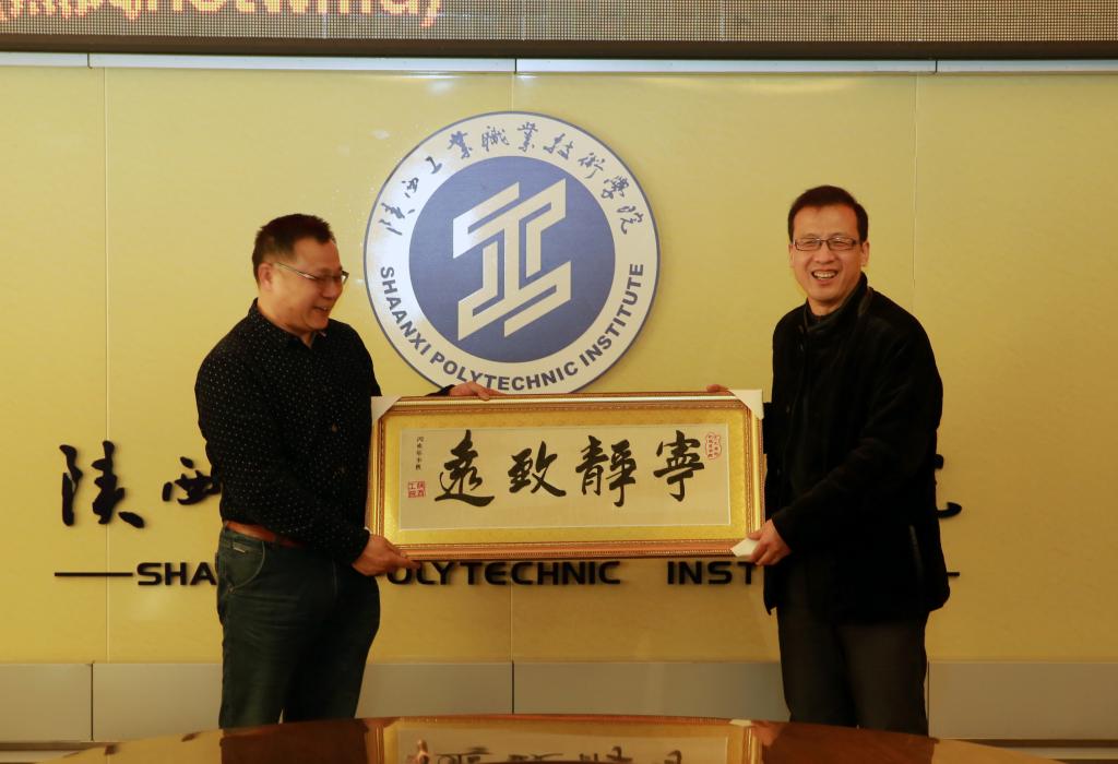 李长青总经理与杨卫军副院长签署协议并接受我院学生技能作品