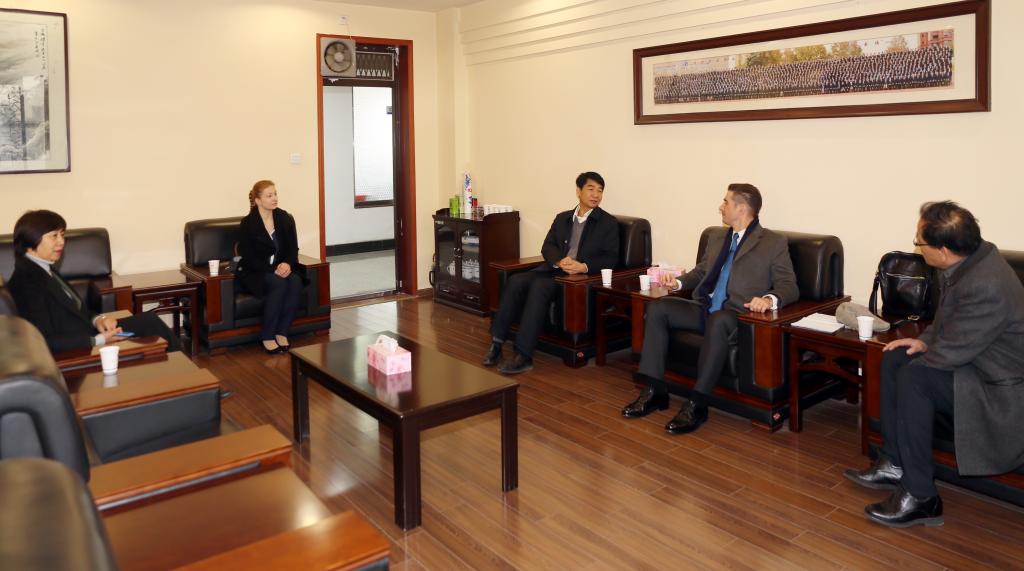 会议开始前,学院领导会见费德勒博士一行