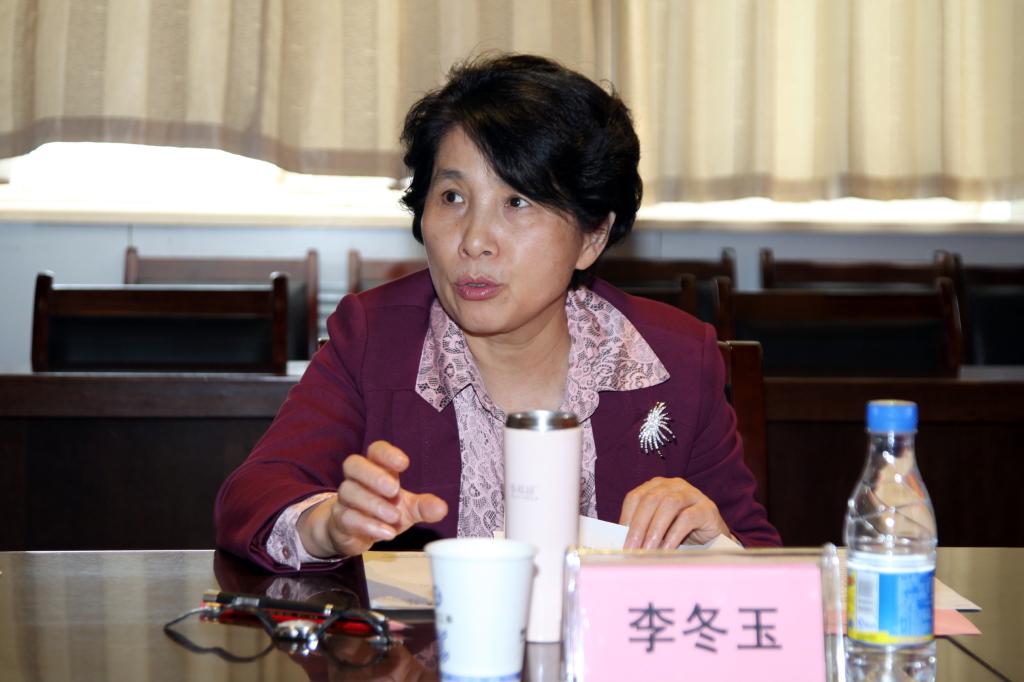 陕西省政协副主席、陕西省中华职教社主任、民建陕西省主委李冬玉讲话