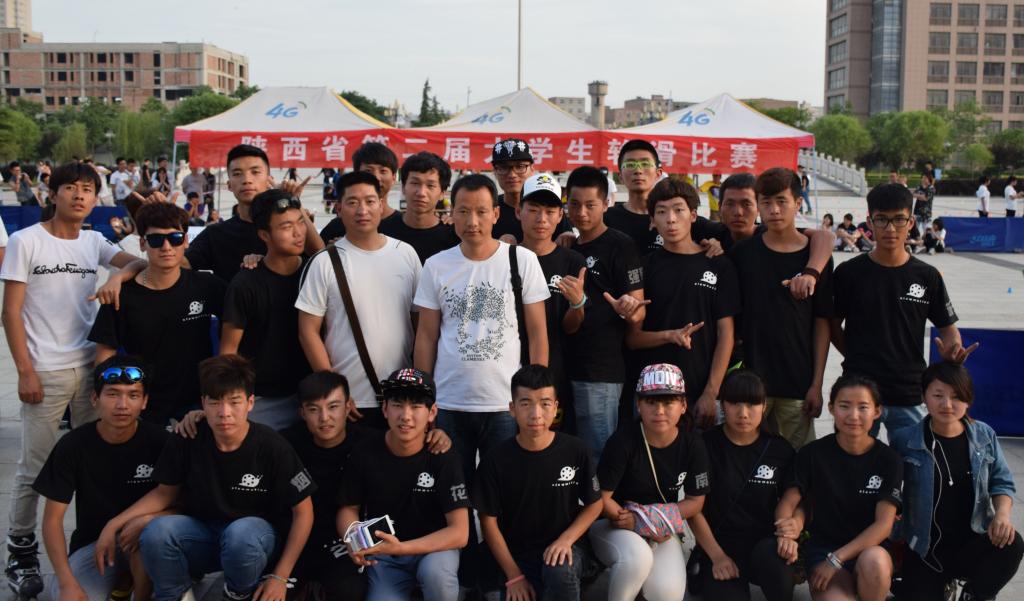 我院参赛队员合影